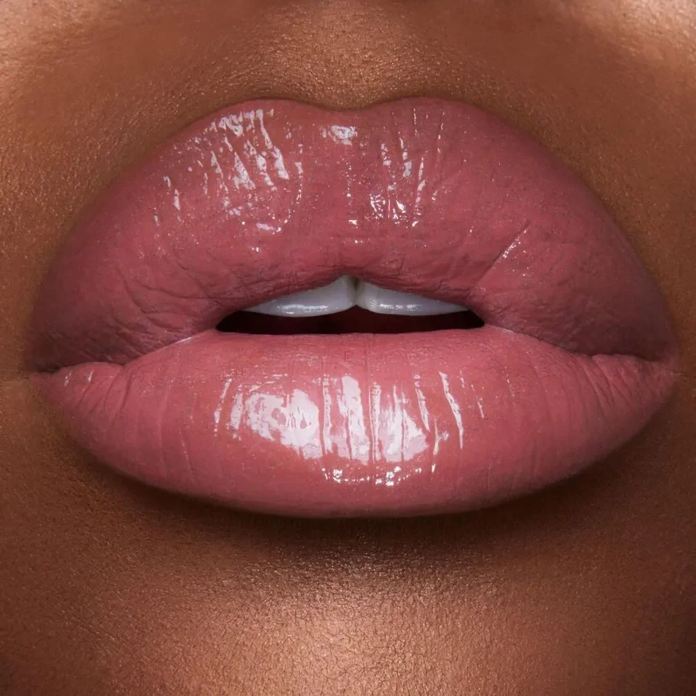 Charlotte Tilbury Moisturizing & Hydrating Lipstick With Light Diffusing Pigment